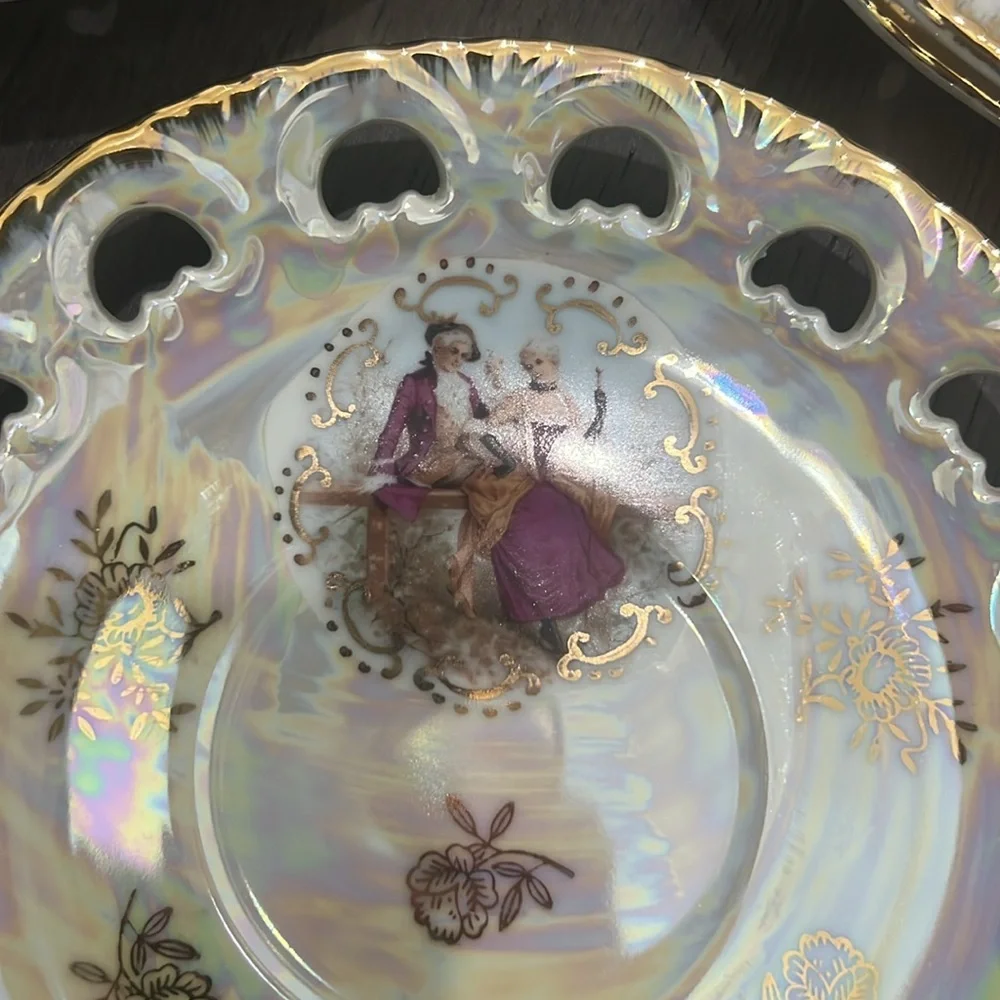 Set of 6 elegant Victorian like saucer teacup plates